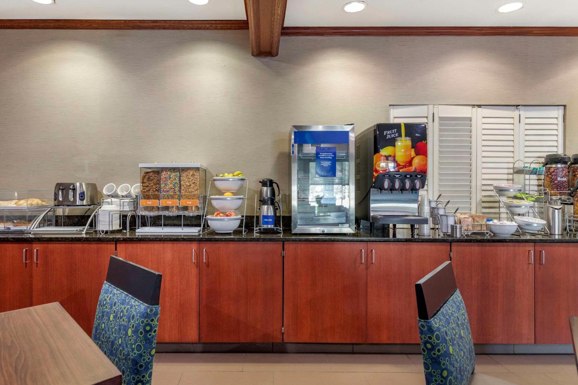 Comfort Suites Grandville - Grand Rapids Sw Exterior foto